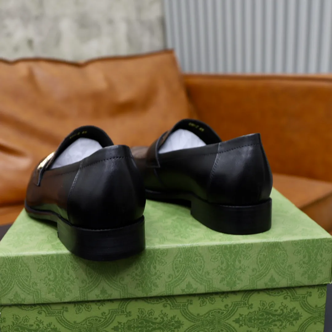 Men's shoes: 250🙅‍♂️🙅‍♂️🙅‍♂️Niuli Brand: GUCCI Size: 38-44 (45 can be customized) Level: Counter classic Material: Original soft cowhide upper Comfortable cowhide lining Original lightweight outsole Style category: Business casual footwear Driving leather shoes Color: Actual picture color